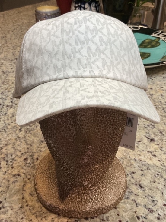 NWT Michael Kors MK Logo Signature baceball Hat White One Size R$68 main image 5